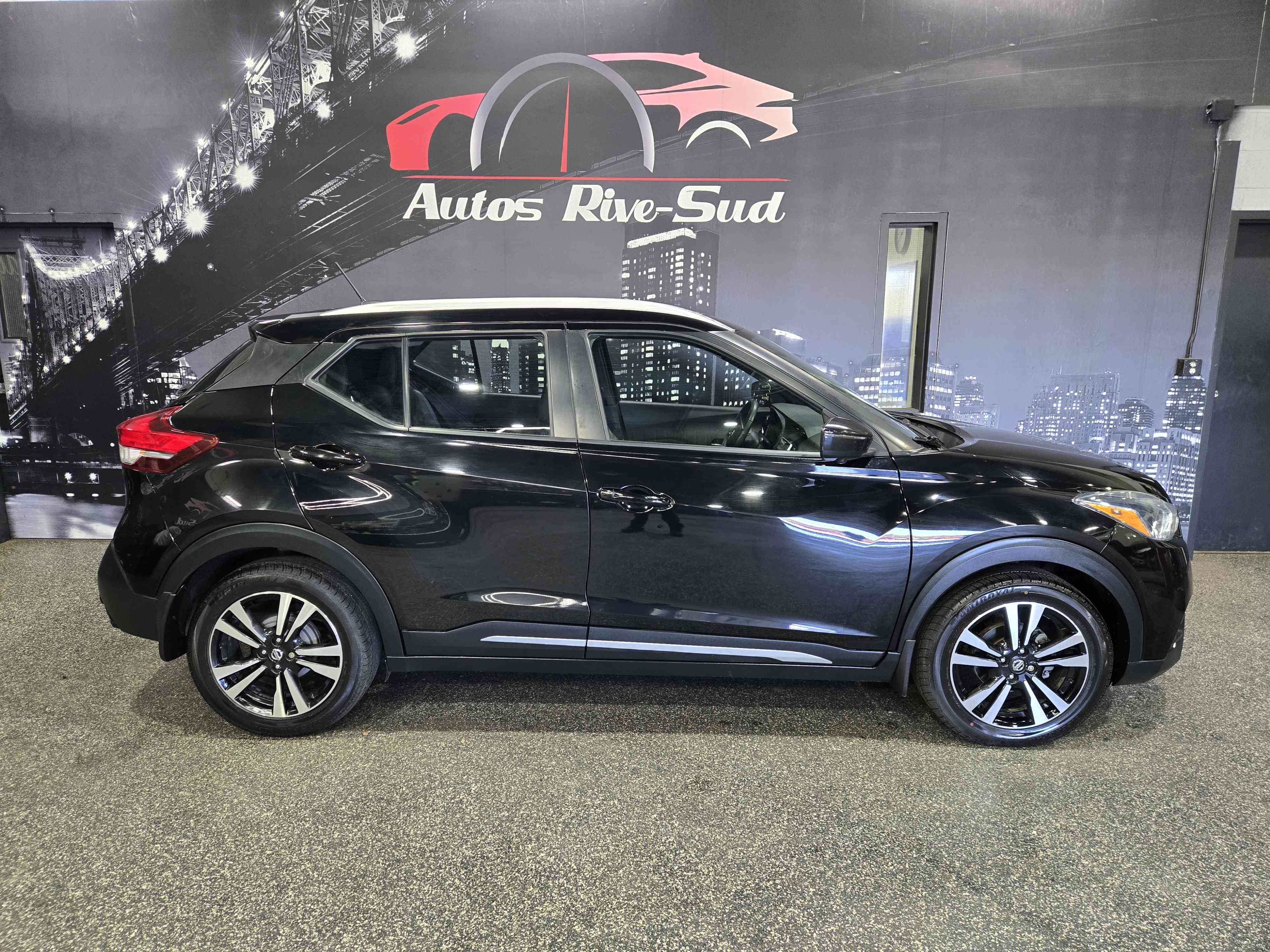 Black 2019 Nissan Kicks SUV / Crossover Front-Wheel Drive Automatic