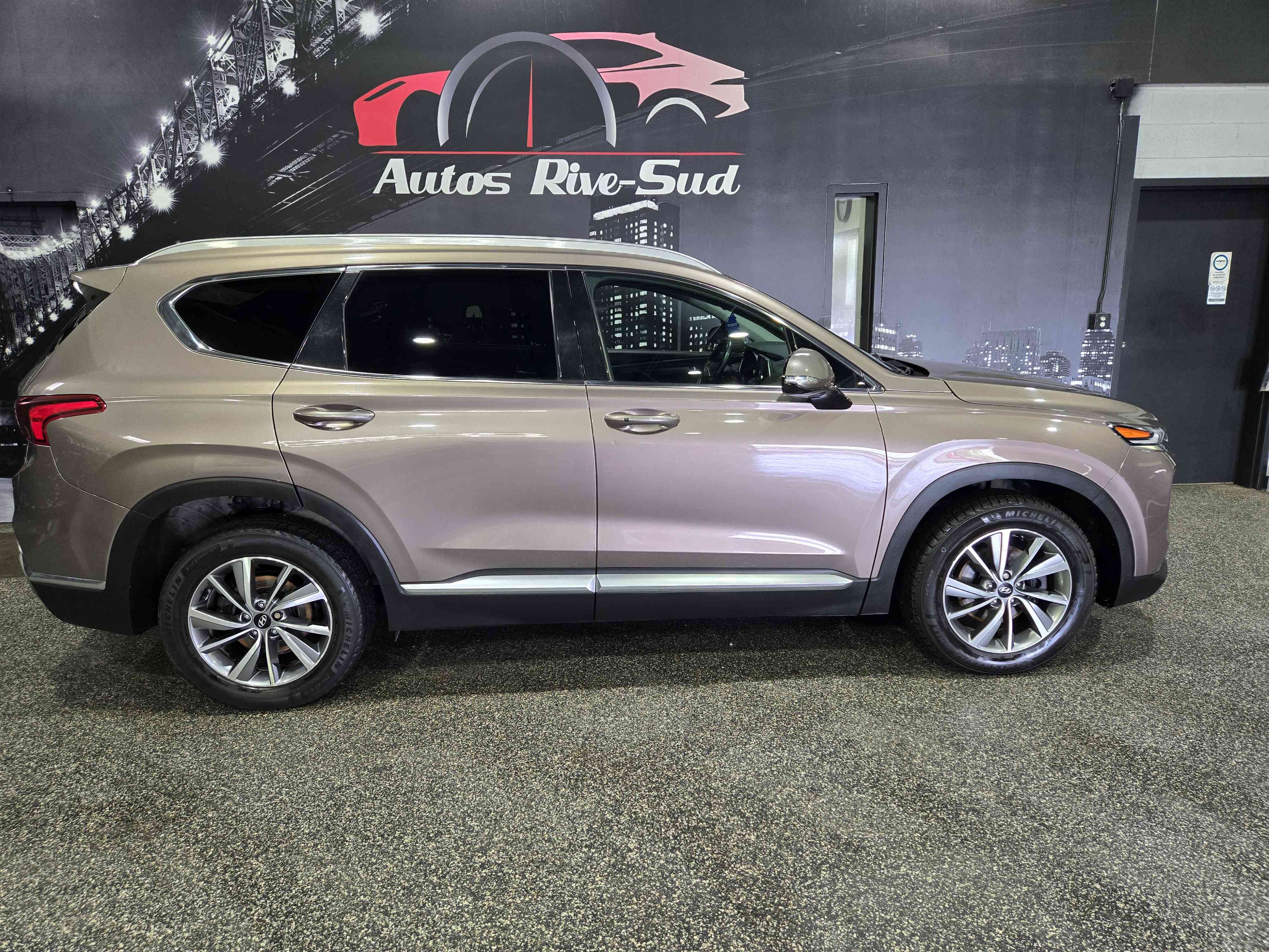 2019 Hyundai Santa Fe 2.0T Preferred AWD with Dark Chrome Accent