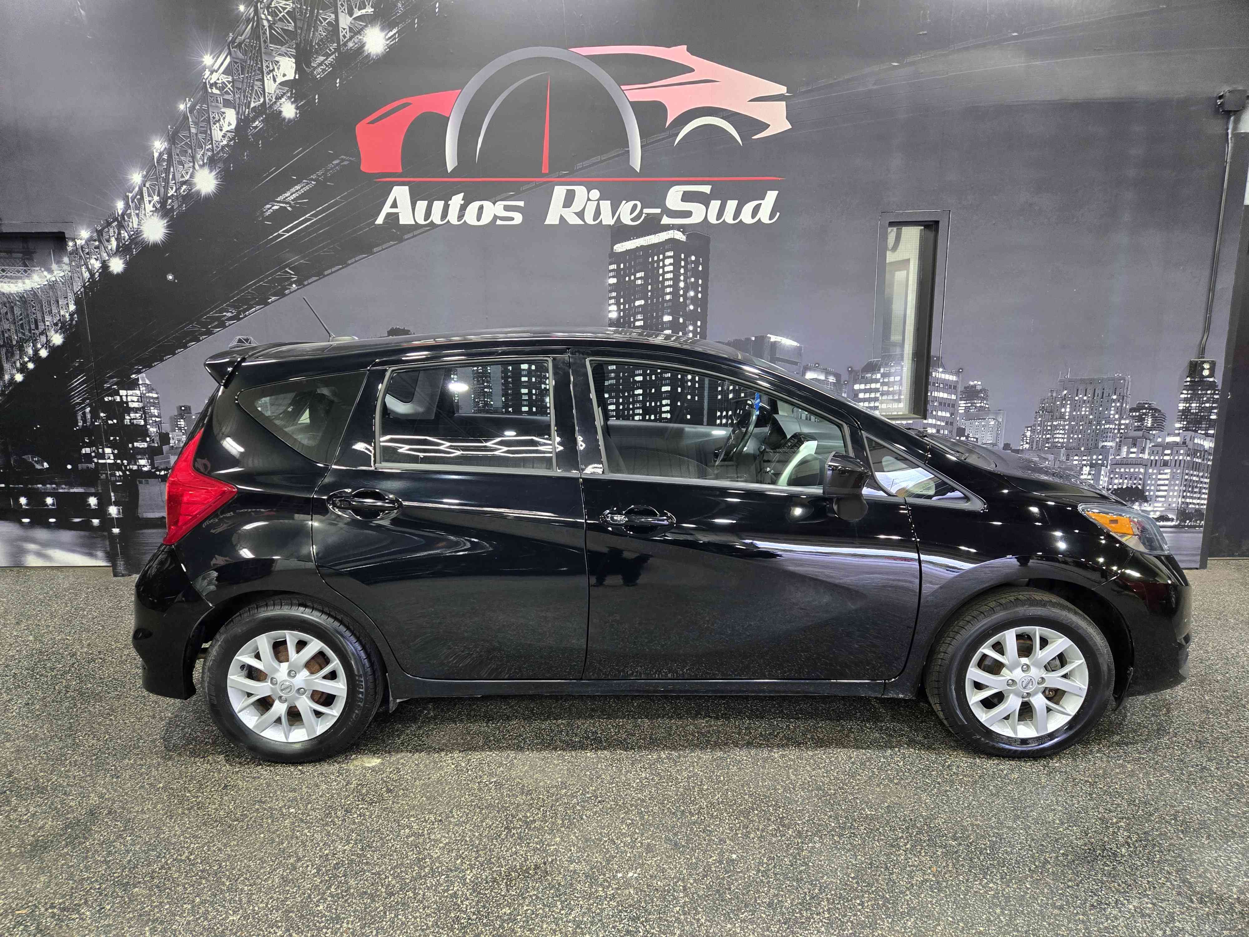 Black 2019 Nissan Versa Note Hatchback Front-Wheel Drive Automatic