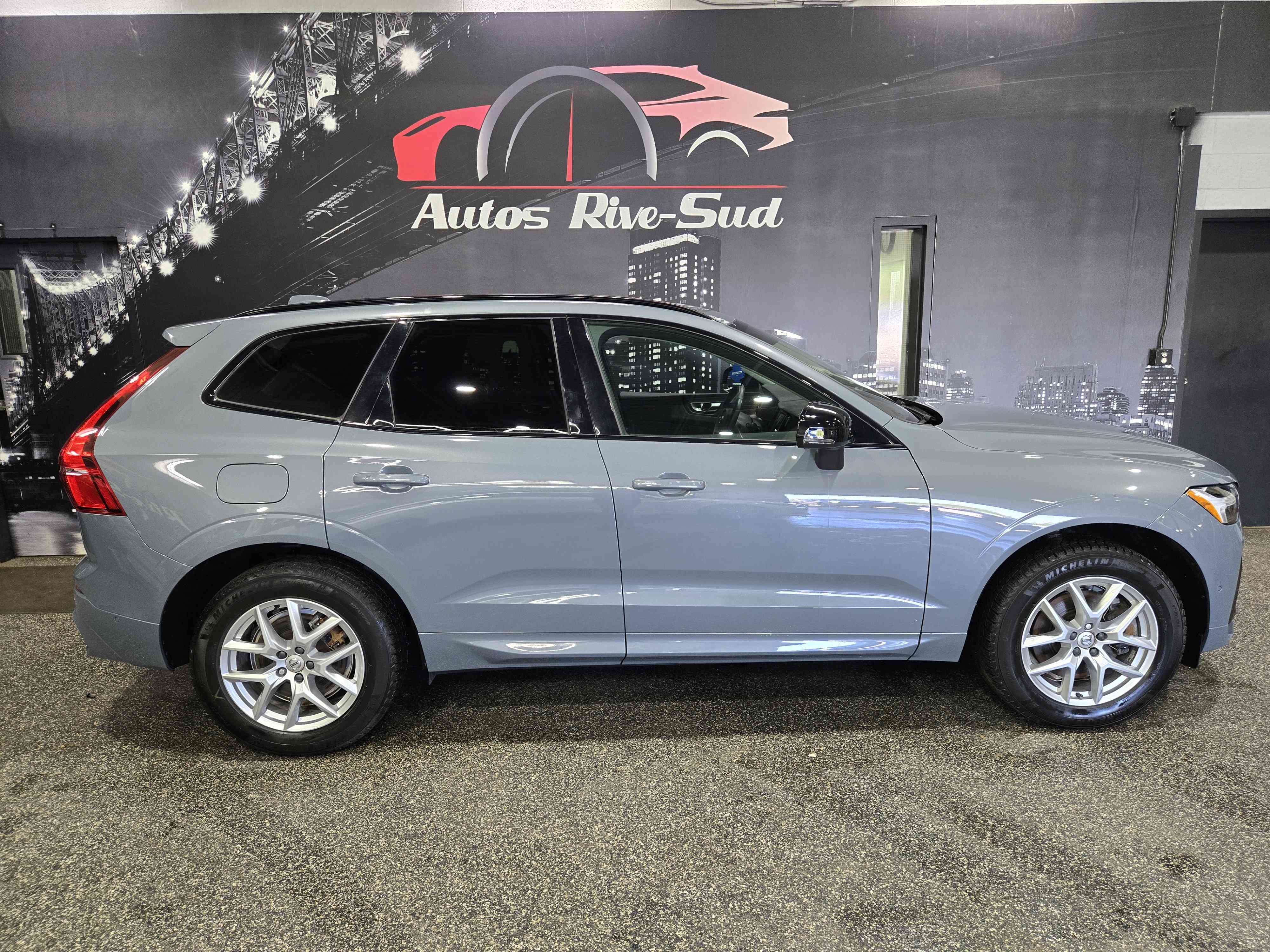 Gray 2023 Volvo XC60 B6 Plus Dark Theme AWD SUV / Crossover Automatic
