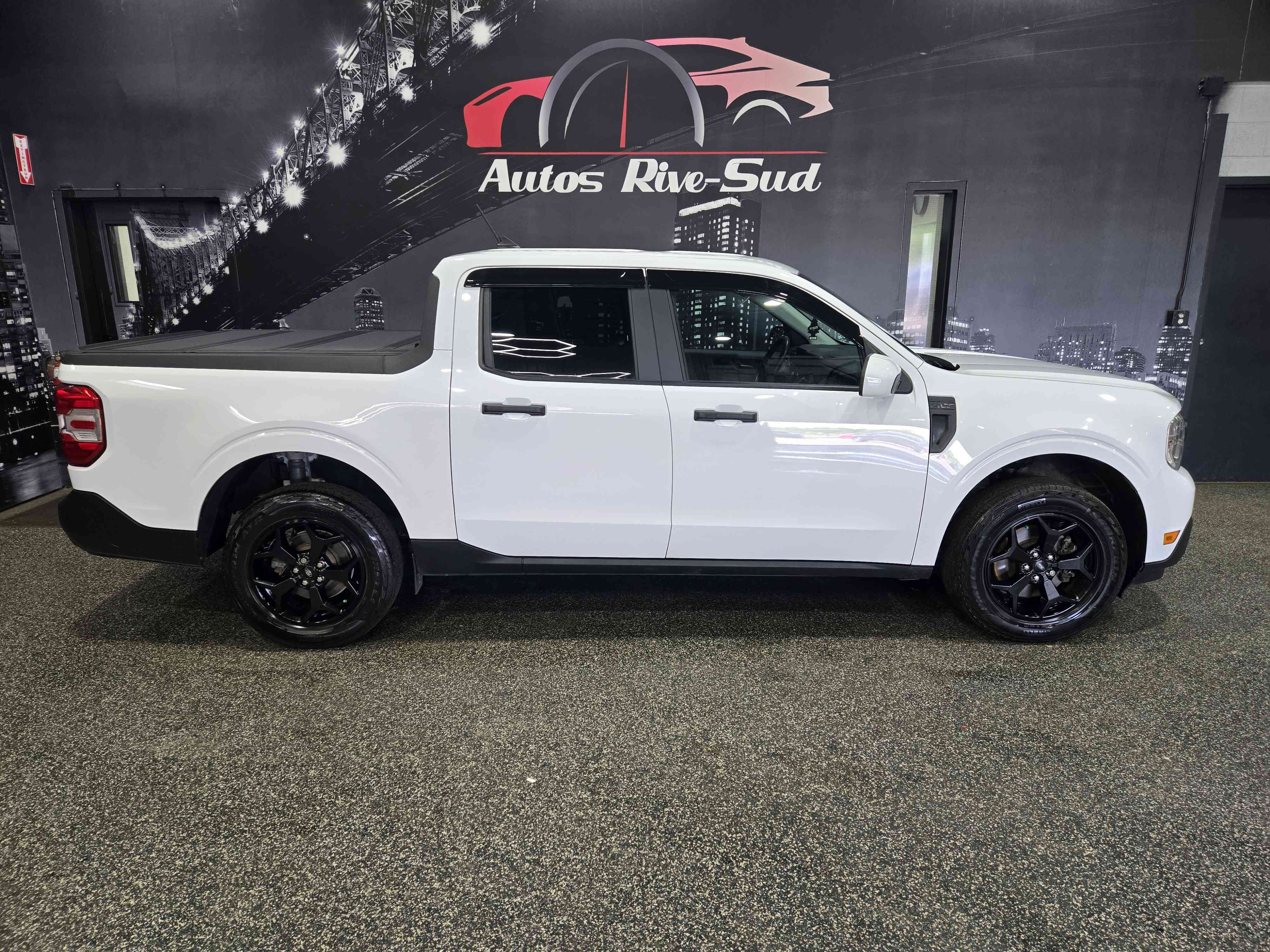 White 2023 Ford Maverick XLT SuperCrew AWD Pickup Truck All-Wheel Drive Automatic