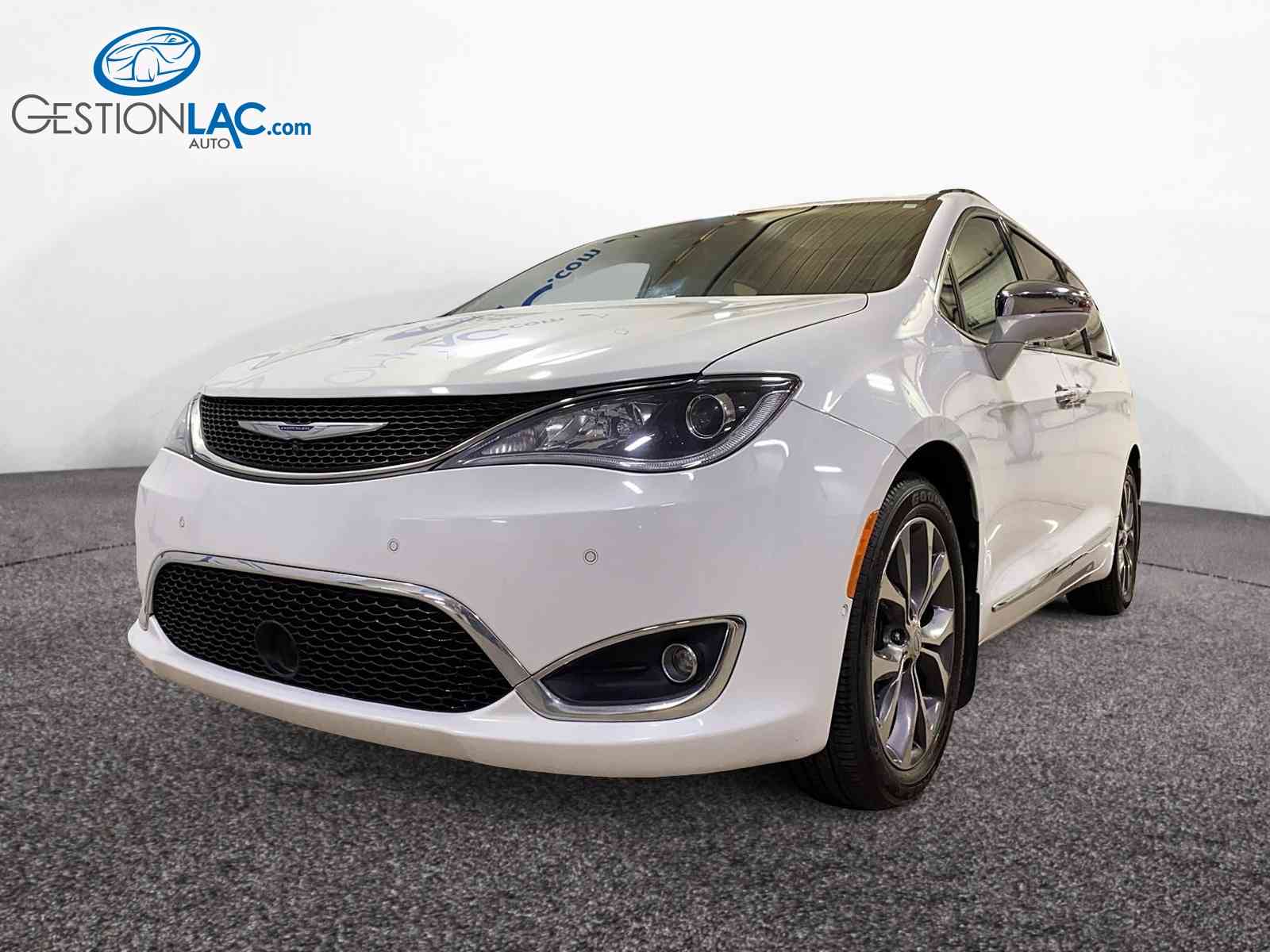 White 2017 Chrysler Pacifica Minivan Front-Wheel Drive Automatic