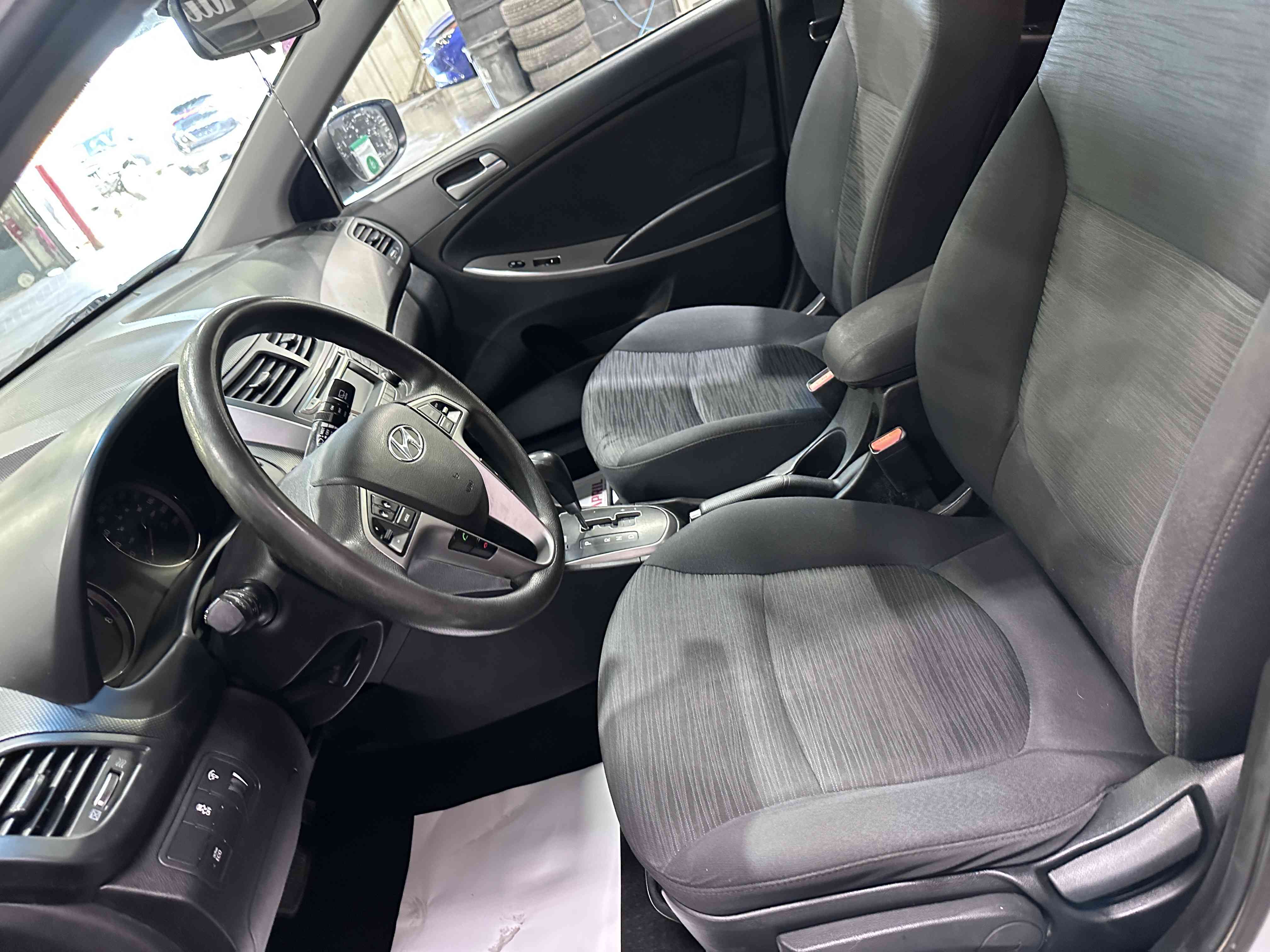 Hyundai Accent Hatchback 2016 - Image 7