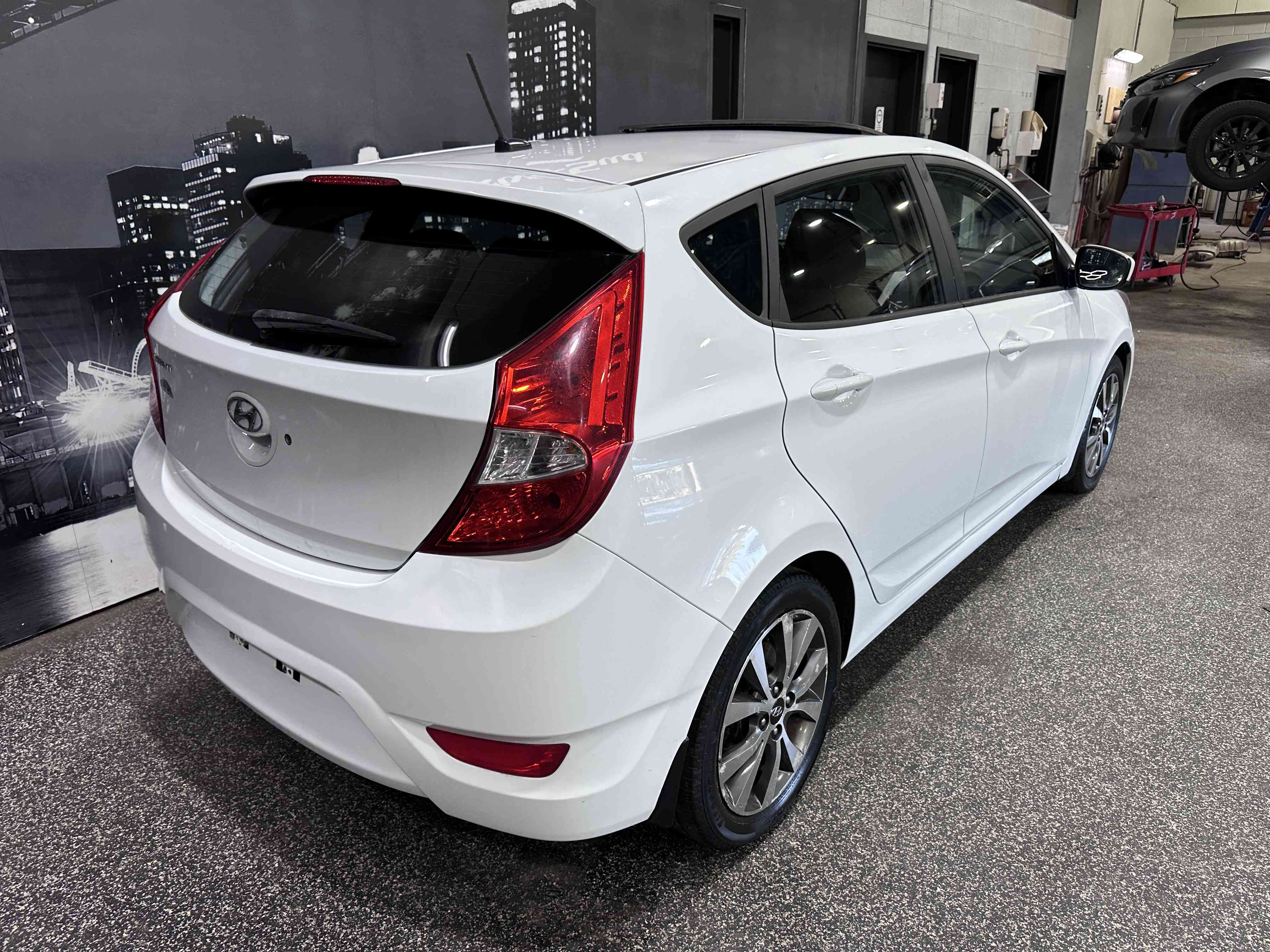 Hyundai Accent Hatchback 2016 - Image 5