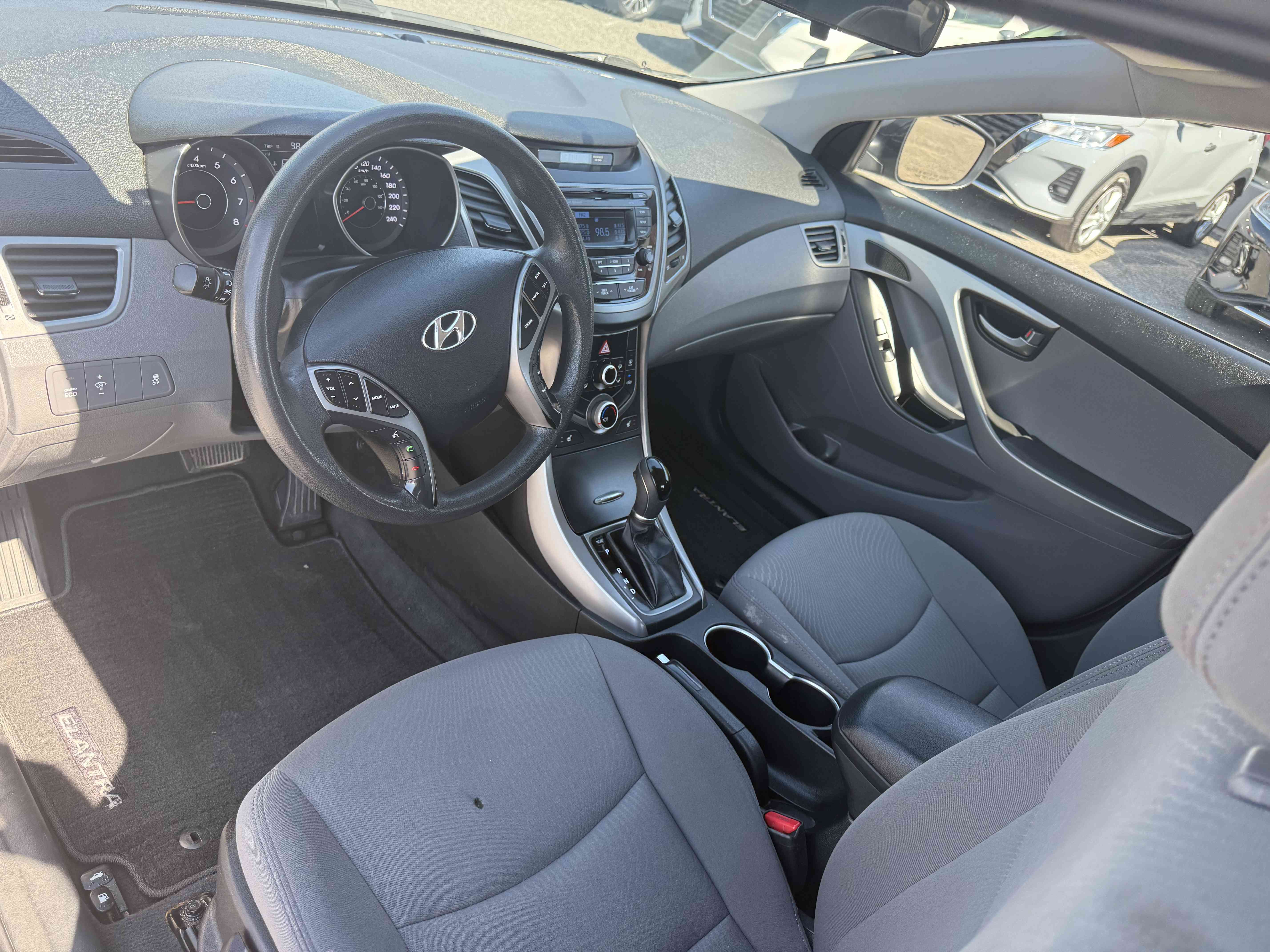 Hyundai Elantra 2014 - Image 12