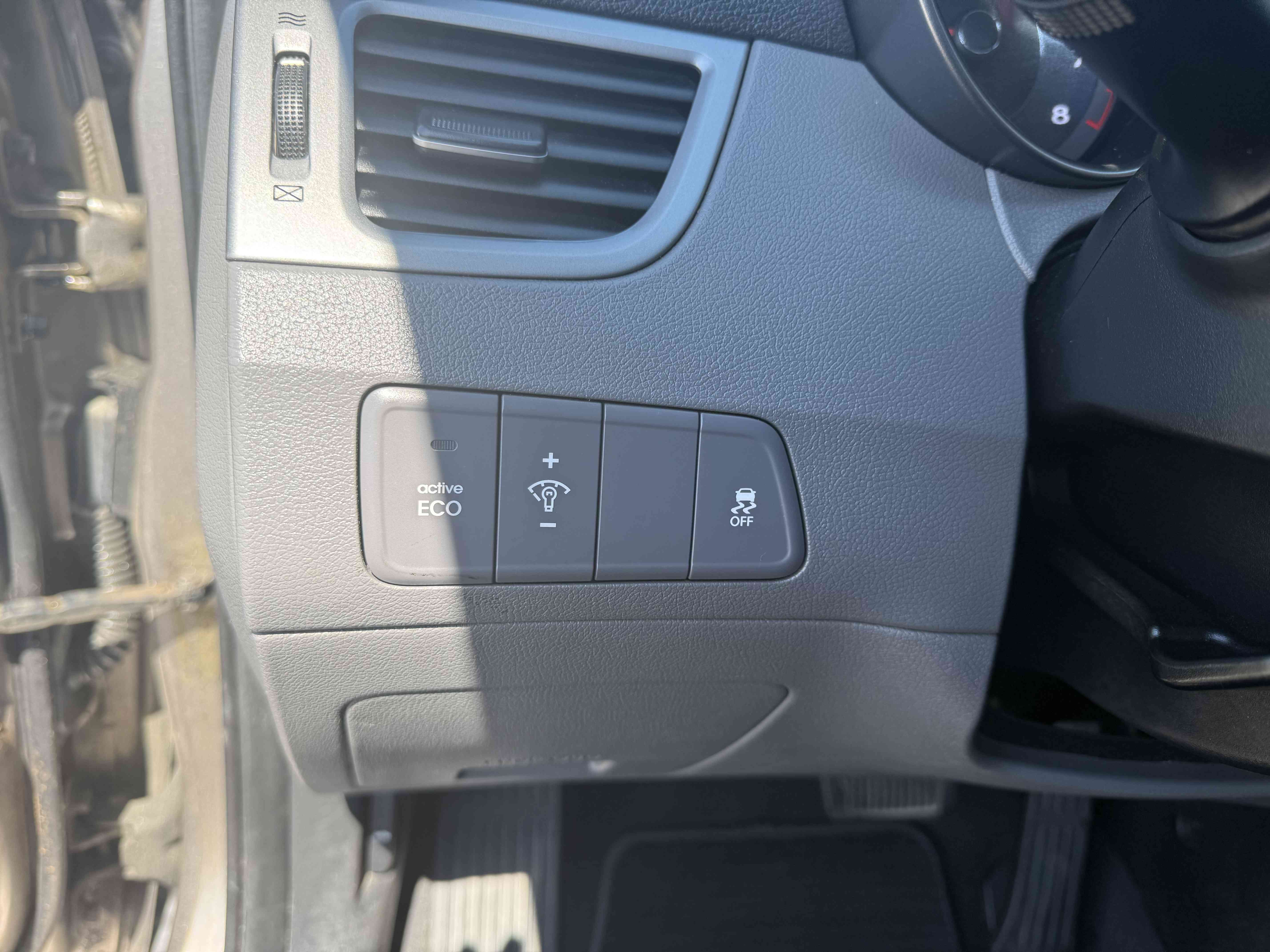 Hyundai Elantra 2014 - Image 17